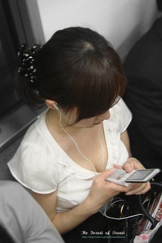 胸チラ防止カバー（おっぱいパンティ）は電車内の楽しみを奪い去る！