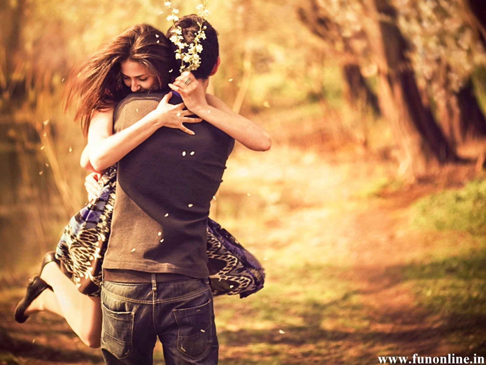 pleasing-couple-love-hug-wallpaper.jpg